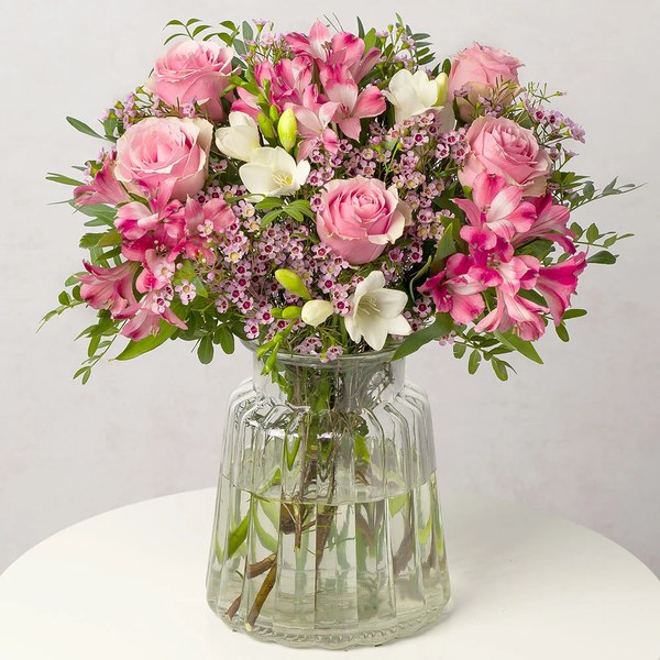 A pretty bouquet of pink flowers